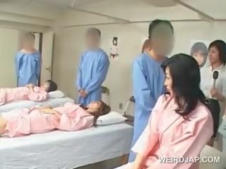 아시아의 브루 넷의 사람 아기 불면 털이 많은 음경 에 그만큼 병원