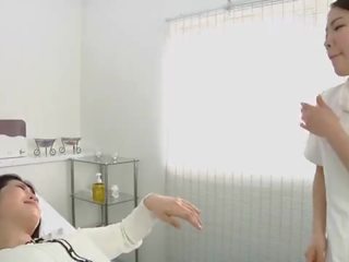 Japans lesbisch desirable spitting massage kliniek ondertiteld