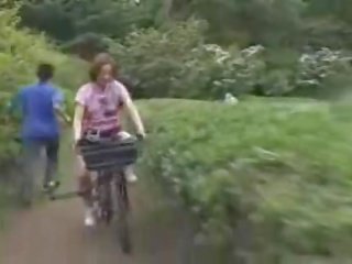 Japanska älskling masturbated medan ridning en specially modified x topplista film bike!